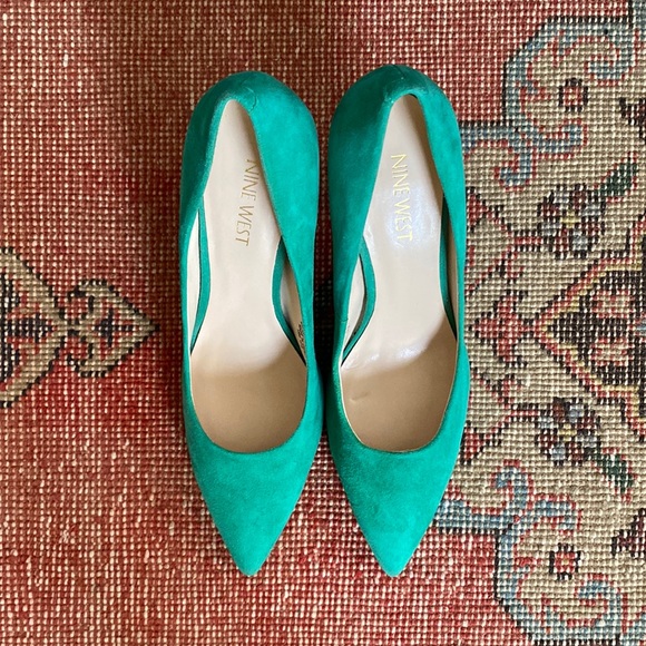 Nine West Shoes - nine west green pointy toe heels!